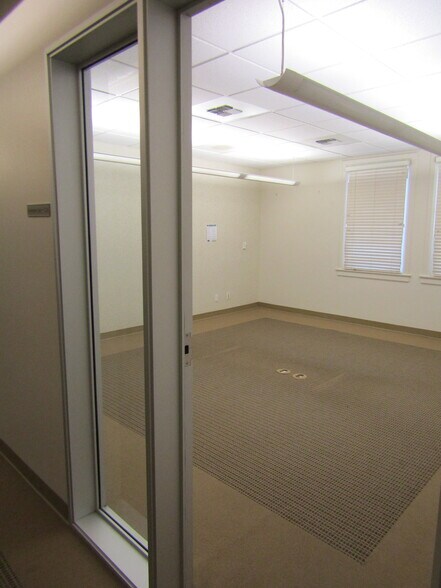 More Photos Of 1600 Norris Rd, Bakersfield Office For Sale