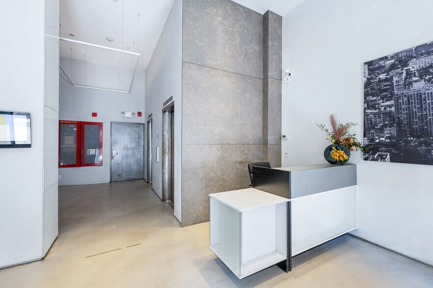 More Photos Of 7 W 36th St, New York Office For Lease