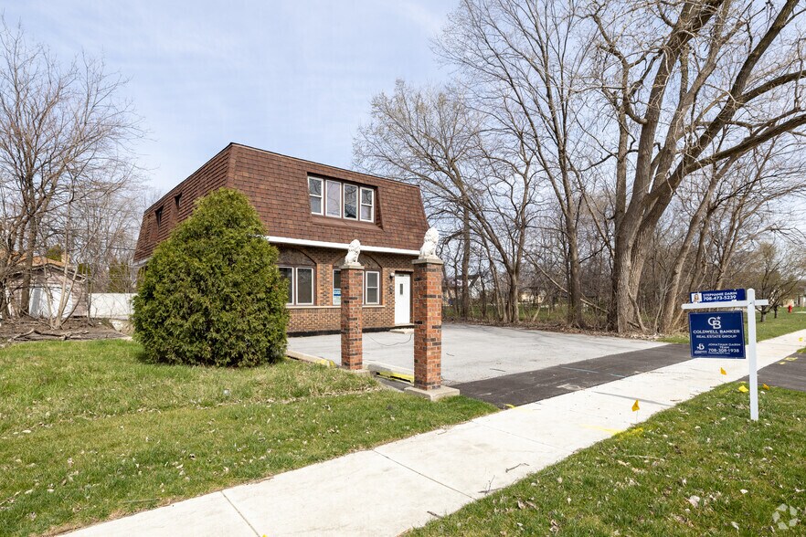 More Photos Of 7936 W 87th St, Justice Office Residential For Lease