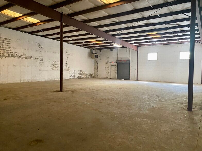 More Photos Of 418 W Peace St, Raleigh Warehouse For Lease