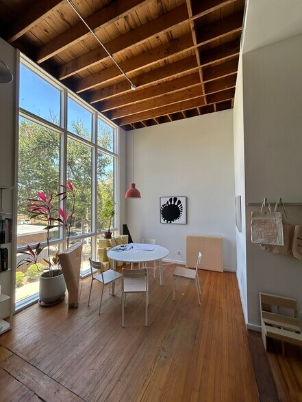 More Photos Of 4916 Kelvin Dr, Houston Coworking Space