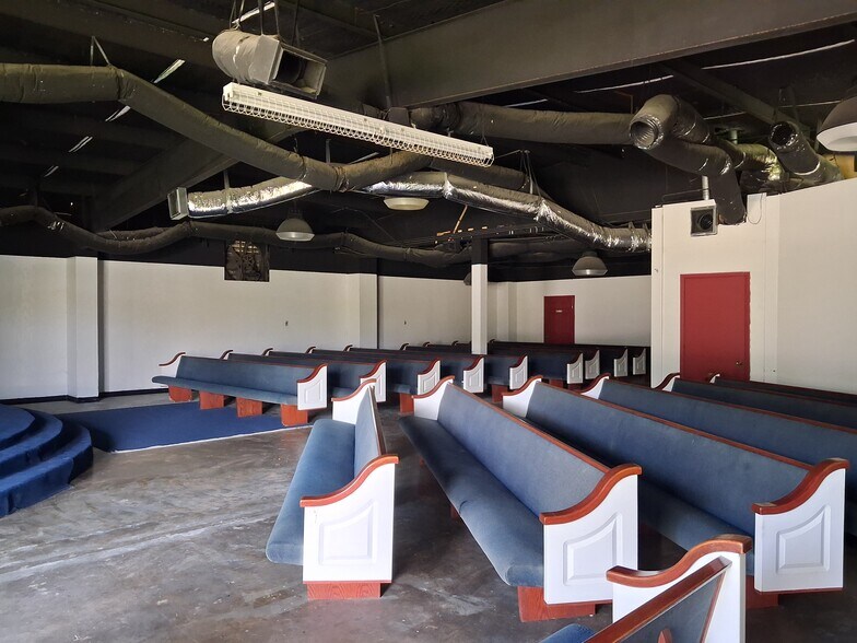 More Photos Of 7040 State Highway 75 S, Huntsville Freestanding For Sale
