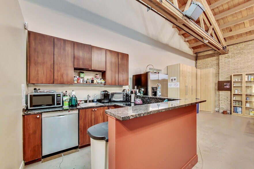 More Photos Of 2822 Central St, Evanston Loft Creative Space For Sale