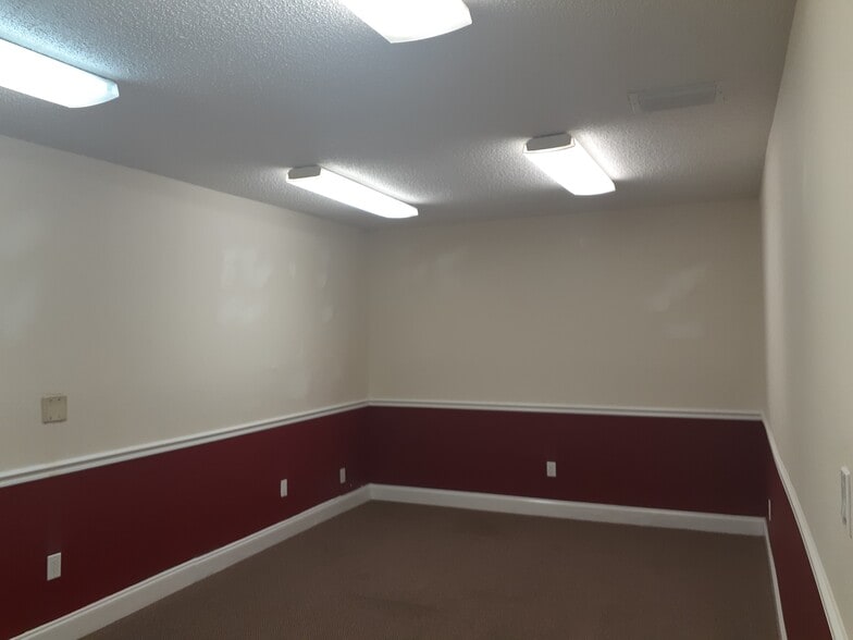 More Photos Of 5290 Seminole Blvd, Saint Petersburg Office For Sale