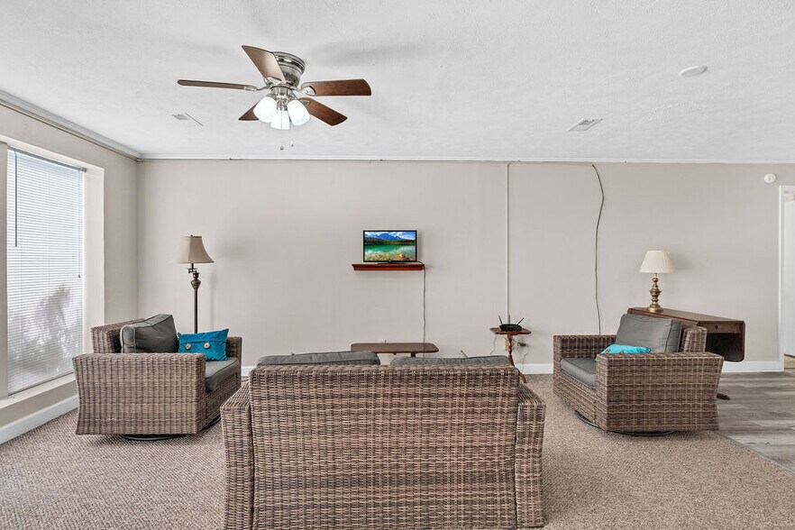 More Photos Of 973 W Main St, Abingdon Specialty For Sale