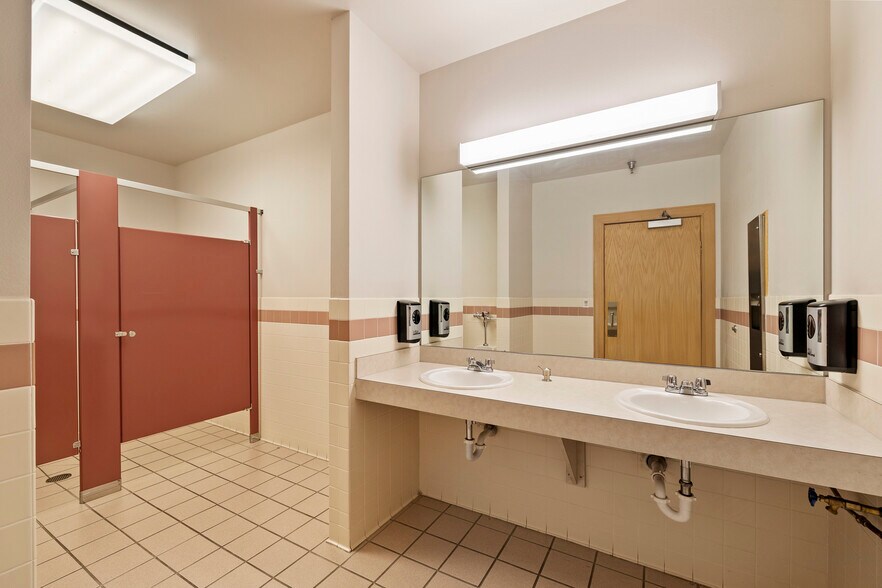 More Photos Of 3850 N Grant Ave, Loveland Medical For Lease