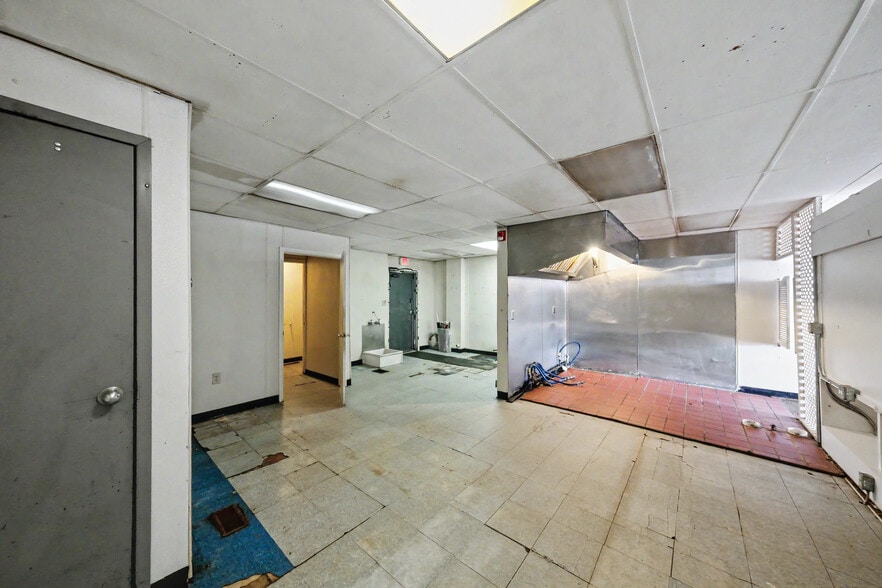 More Photos Of 889 Ashland Rd, Mansfield Freestanding For Sale