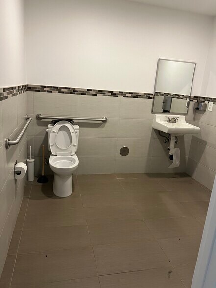 More Photos Of 2346 E Thousand Oaks Blvd, Thousand Oaks Unknown For Lease