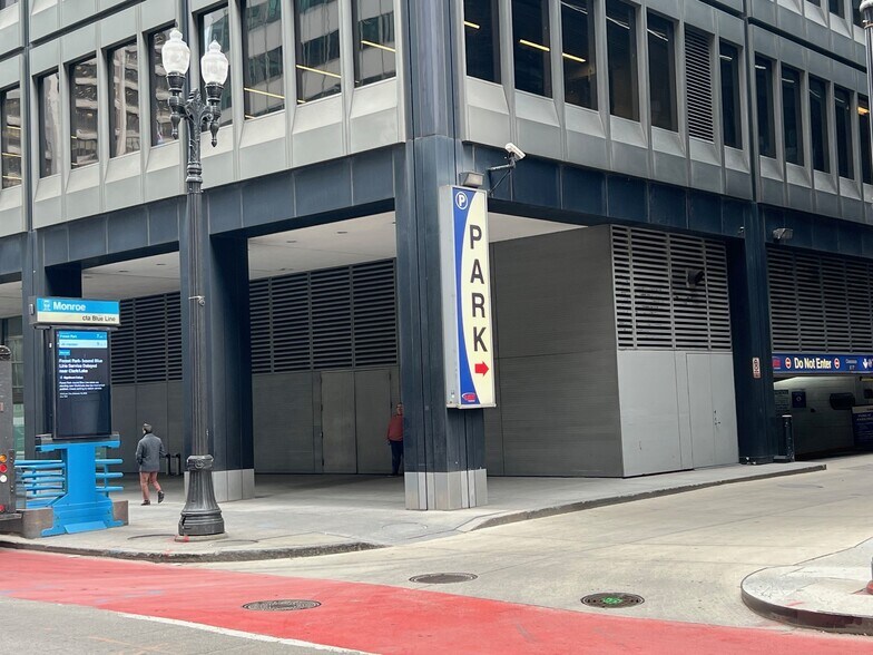 More Photos Of 33 W Monroe St, Chicago Office For Lease