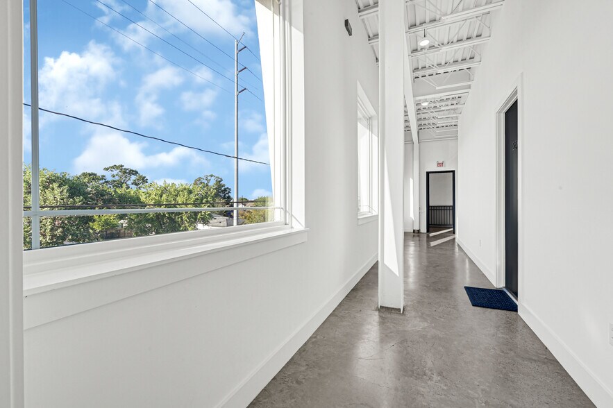 More Photos Of 1511 W 12th St, Houston Office For Sale
