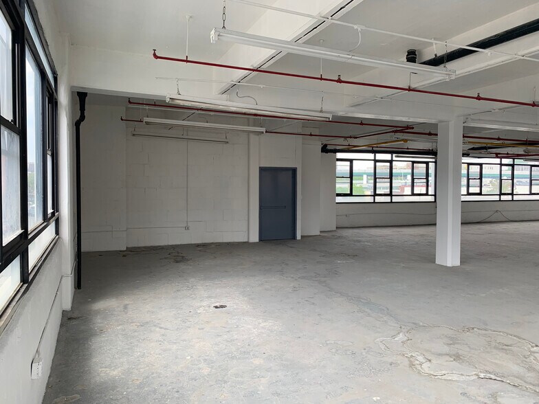 More Photos Of 753-755 E 134th St, Bronx Warehouse For Lease