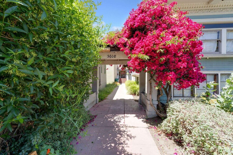 More Photos Of 5636 College Ave, Oakland Apartments For Sale