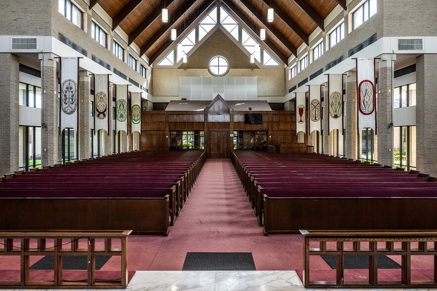 More Photos Of 16000 Rippling Water Dr, Houston Religious Facility For Sale