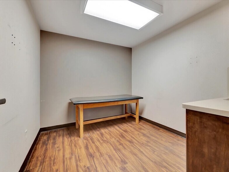 More Photos Of 1702 E Denman Ave, Lufkin Medical For Lease