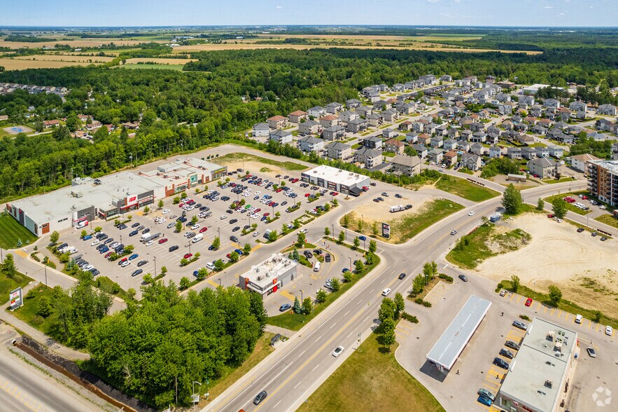 More Photos Of 2305 Av Du Marché, St-Lin-Laurentides Unknown For Lease