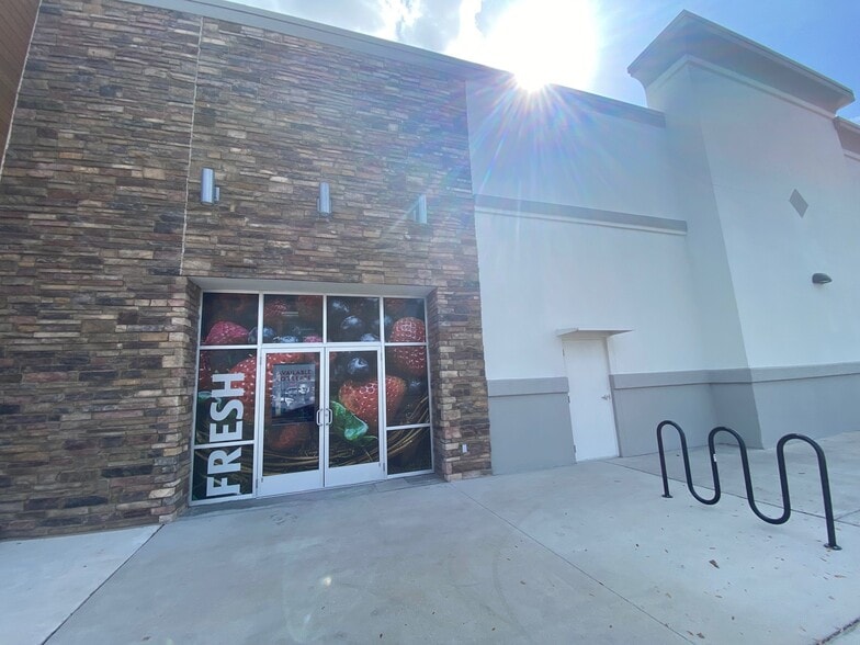 More Photos Of 3214-3232 E Colonial Dr, Orlando General Retail For Lease