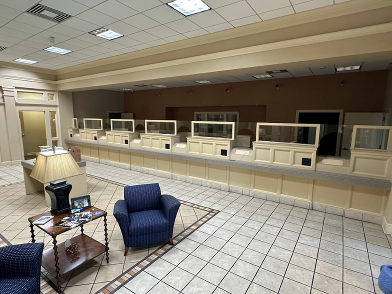 More Photos Of 1535 Benning Dr, Columbus Bank For Sale