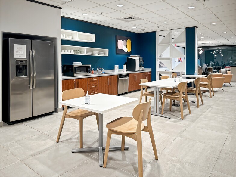 More Photos Of 1100 Poydras St, New Orleans Coworking Space