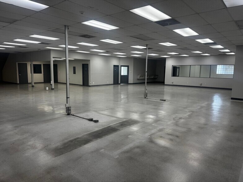 More Photos Of 1321 W 12th St, Los Angeles Light Manufacturing For Lease