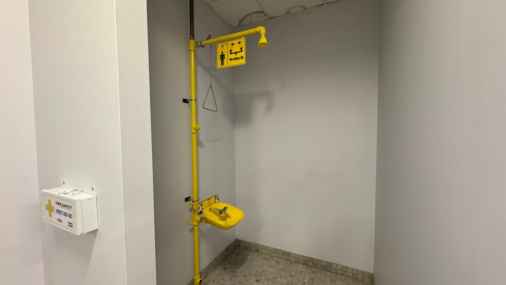 More Photos Of 2550 Brodhead Rd, Bethlehem Flex For Lease