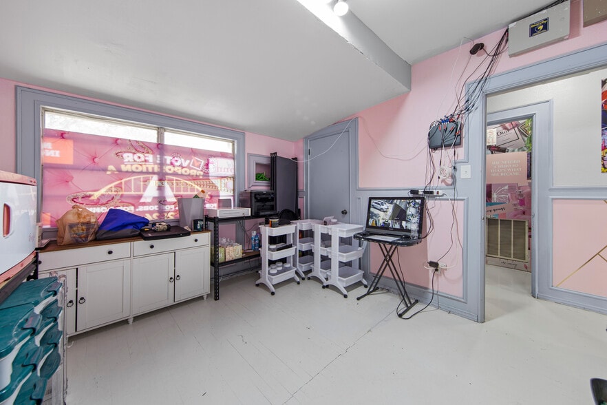 More Photos Of 1618 Pecan Blvd, McAllen General Retail For Sale