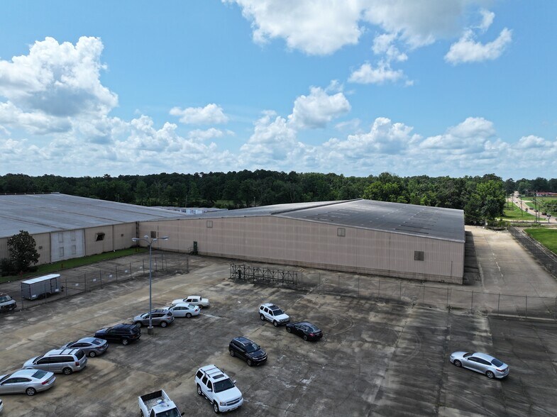More Photos Of 1800 N Clark Ave, Magnolia Industrial For Lease