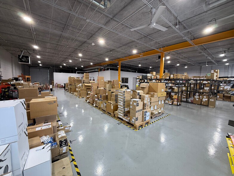 More Photos Of 990 Criss Cir, Elk Grove Village Warehouse For Lease