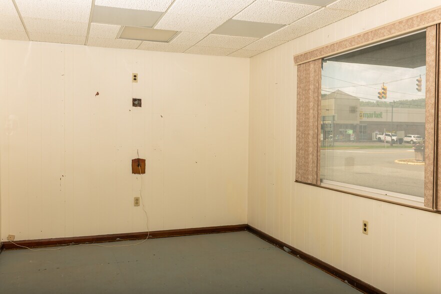 More Photos Of 1007 Smith St, Milton General Retail For Sale