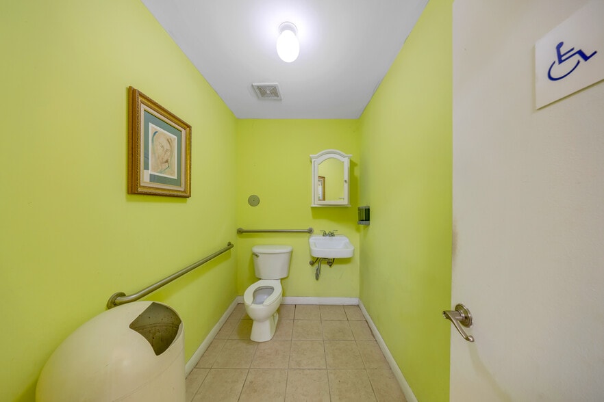 More Photos Of 1058-1062 SW 1st St, Miami Storefront Retail Office For Sale