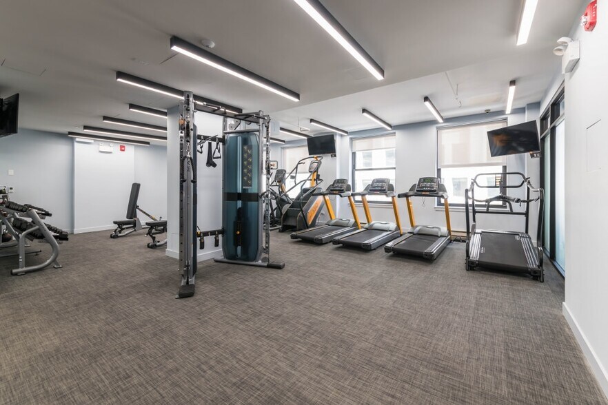 More Photos Of 330 S Wells St, Chicago Office For Lease