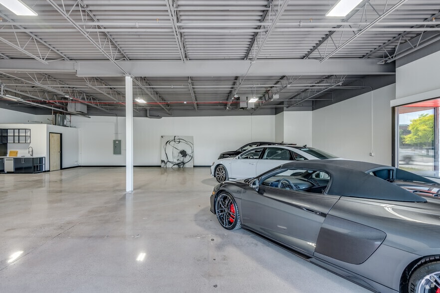 More Photos Of 8949 N Deerbrook Trl, Brown Deer Light Distribution For Sale