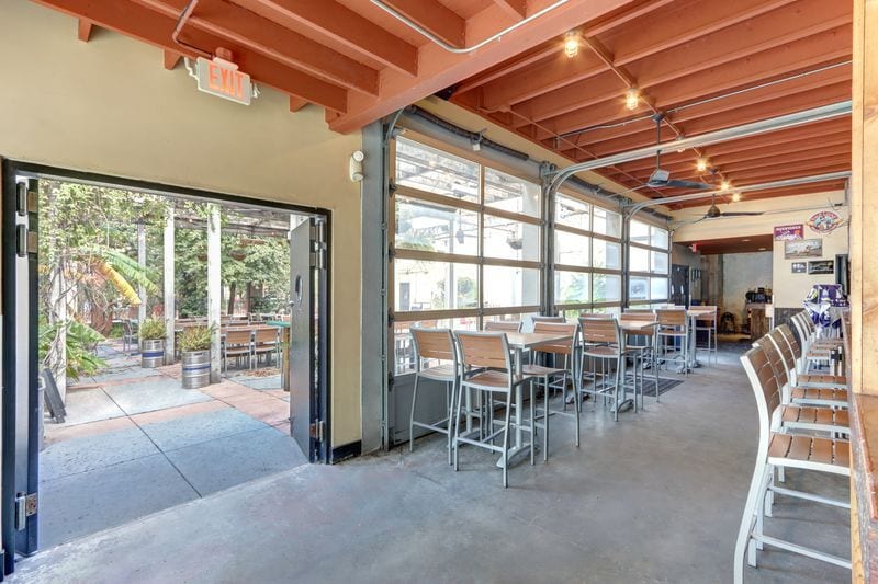 More Photos Of 21 W Bay St, Savannah Restaurant For Lease