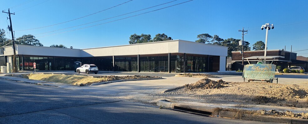 More Photos Of 5001 N Shepherd Dr, Houston Freestanding For Lease