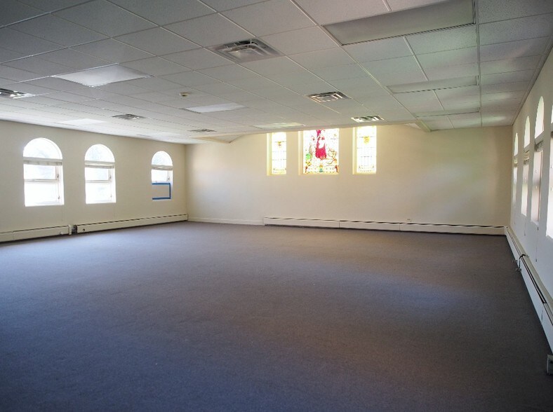 More Photos Of 329-331 S York Rd, Bensenville Daycare Center For Lease