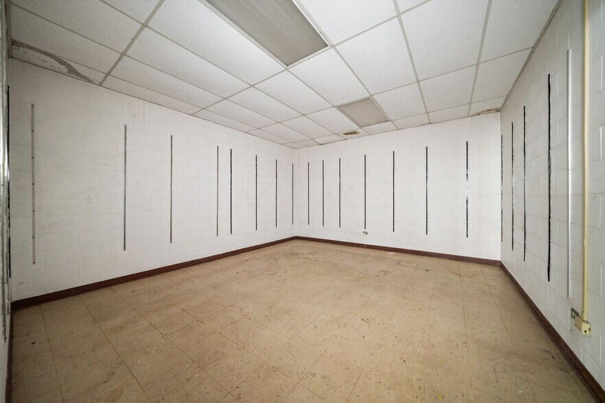 More Photos Of 7503 Harlow Dr, San Antonio Freestanding For Lease