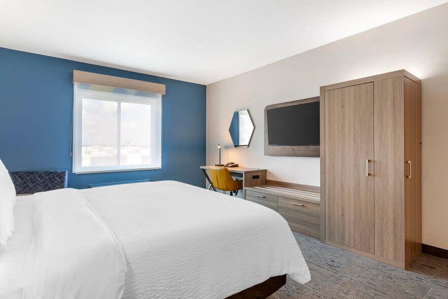 More Photos Of 2965 E Main St, Alice Hotel For Sale
