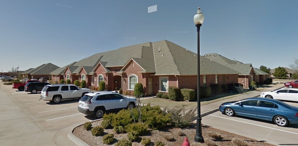 More Photos Of 1901 W 33rd St, Edmond Office Residential For Lease