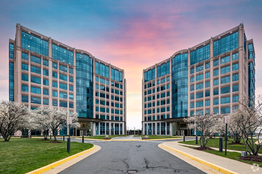 More Photos Of 8401 Greensboro Dr, McLean Office For Lease