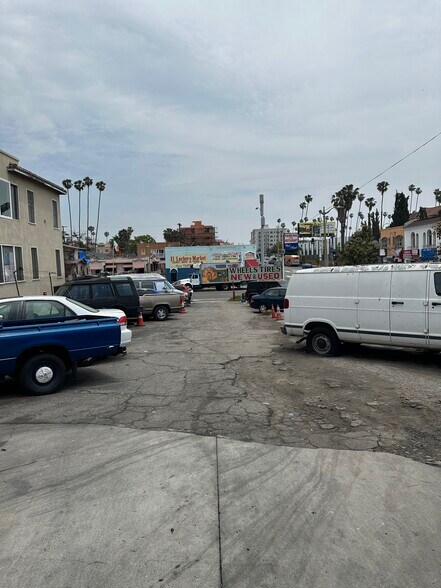 More Photos Of 4067-4075 1/2 Beverly Blvd, Los Angeles Storefront For Sale