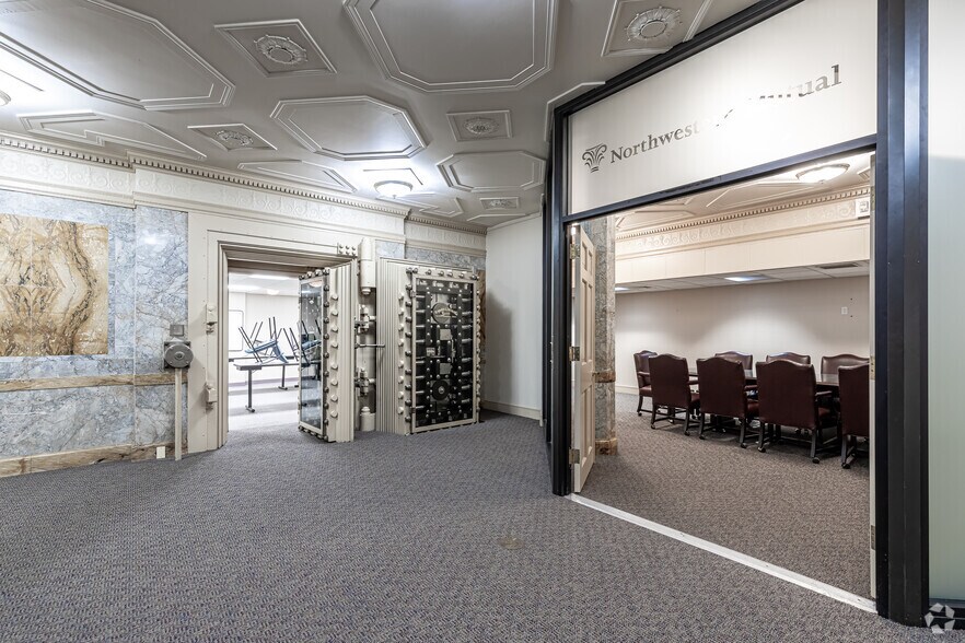 More Photos Of 1351 Main St, Springfield Office For Lease
