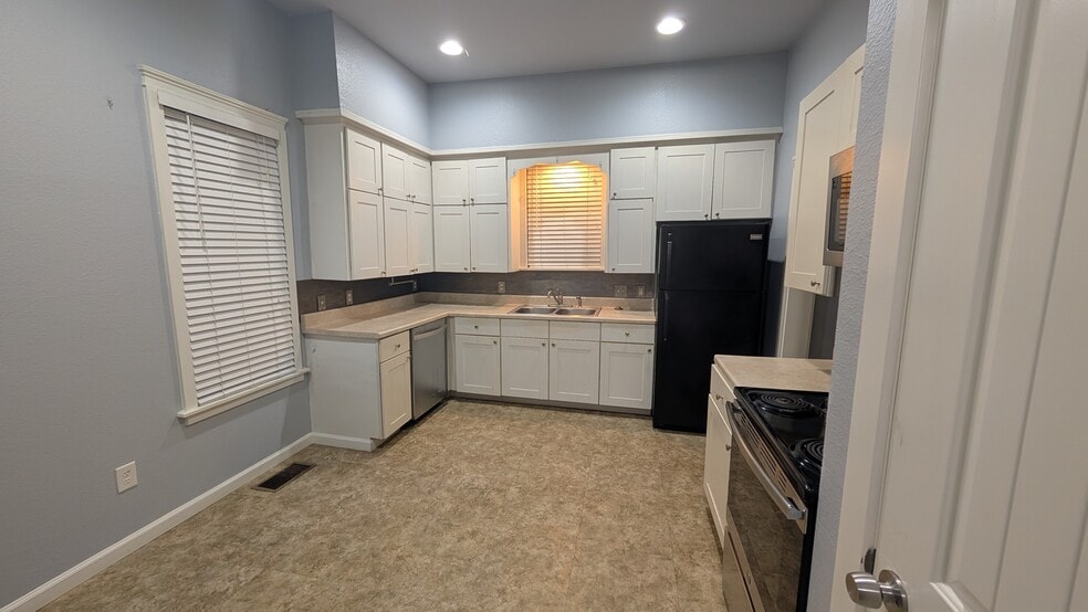More Photos Of 203 Heard St, McKinney Apartments For Sale