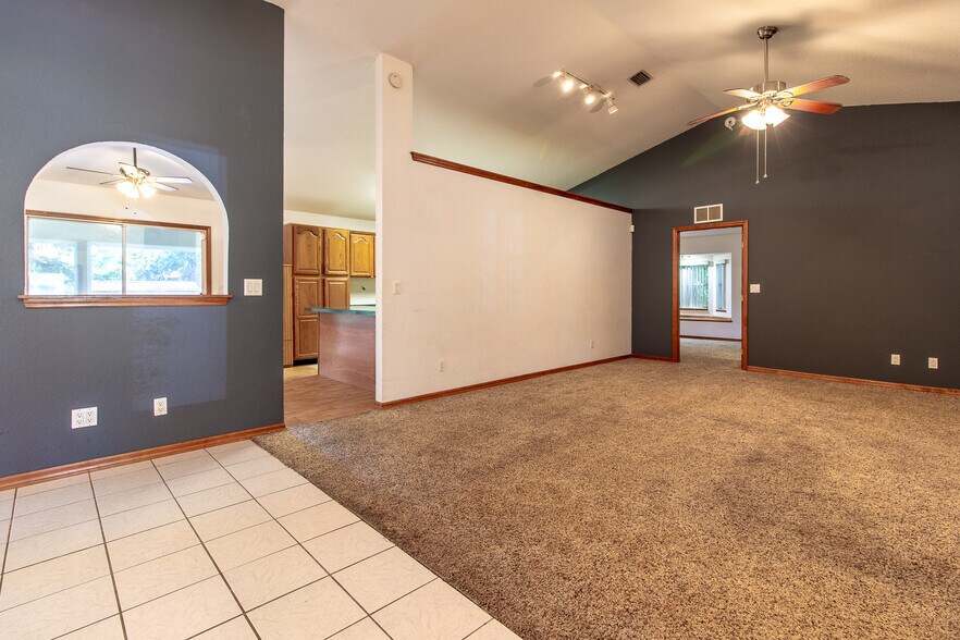 More Photos Of 3255 SE 3rd Ave, Ocala Office Residential For Sale