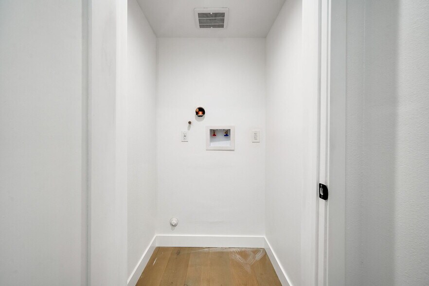 More Photos Of 6082 W 18th St, Los Angeles Apartments For Sale