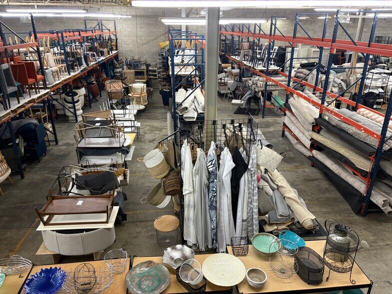 More Photos Of 17 Everberg Rd, Woburn Industrial For Lease