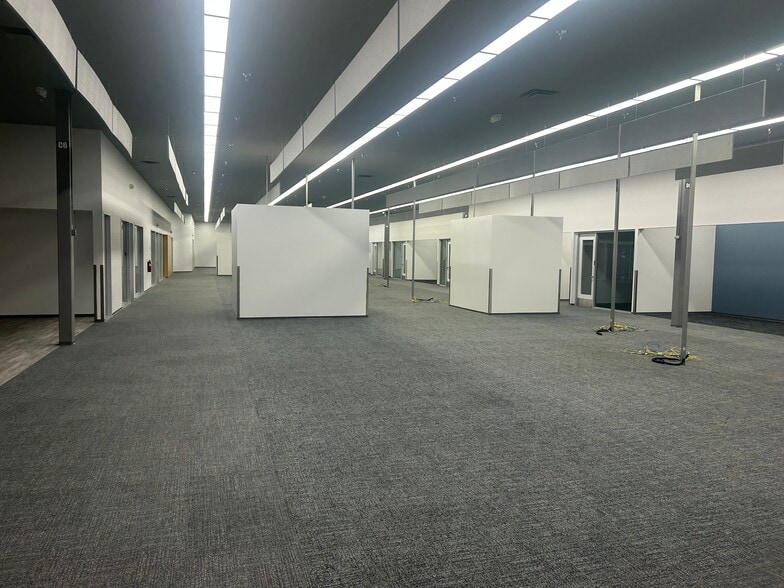 More Photos Of 300 W Valley View Rd, Talent Industrial For Lease