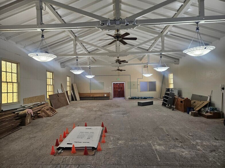 More Photos Of 176 Central Ave, Pacific Grove Freestanding For Lease