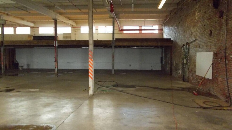 More Photos Of 5015-5025 Colorado Ave S, Seattle Warehouse For Lease