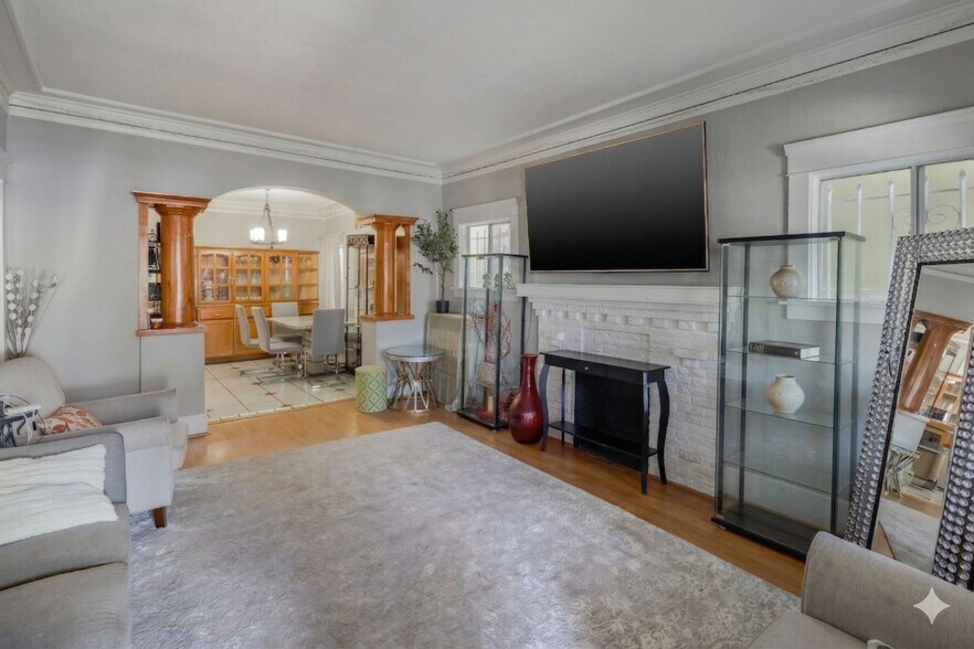 More Photos Of 2822 S La Salle Ave, Los Angeles Apartments For Sale