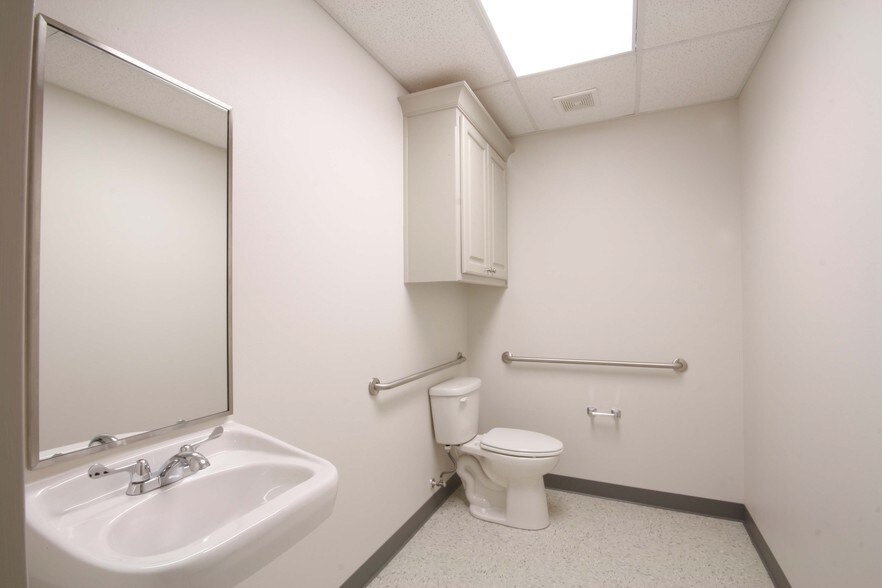 More Photos Of 405 Enterprise St, Longview Warehouse For Sale