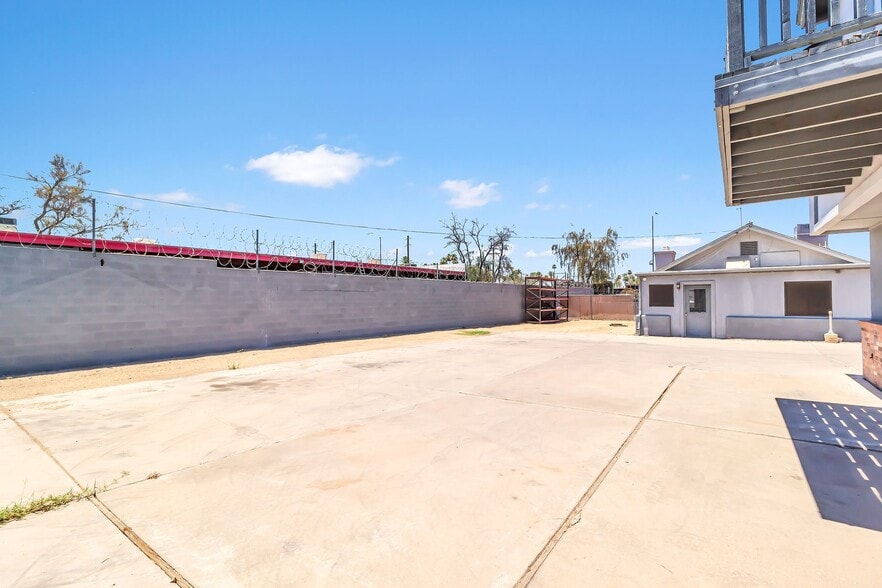 More Photos Of 517 S Lebaron St, Mesa Warehouse For Lease